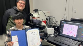 岡村翔太君(B4)が第64回日本薬学会・日本薬剤師会・日本病院薬剤師会中国四国支部学術大会 2025年度学生発表奨励賞を受賞しました